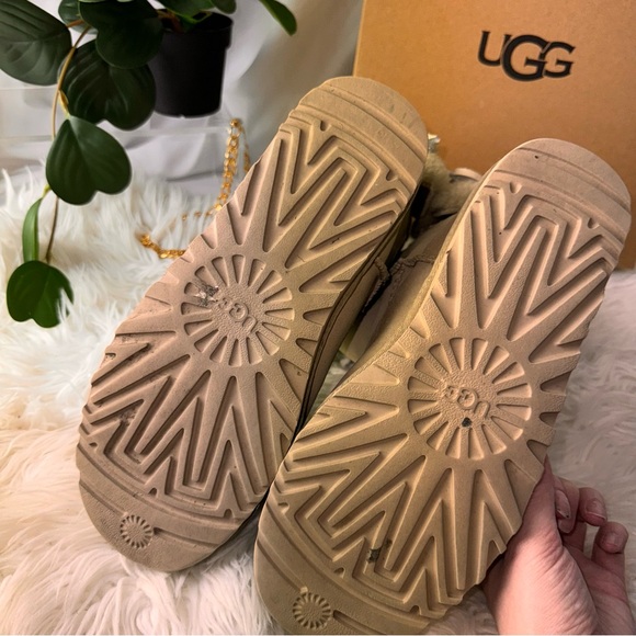 UGG classic double bow boot Dune with Box - Picture 6 of 9